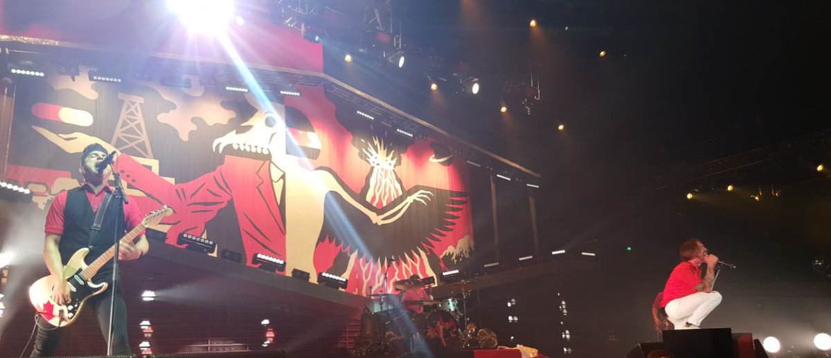 TalentAnna's tweet photo. These are two of my favourite pictures ☺️ I took them in Dortmund 08/07/2017 🤘 #BTBooks #billytalent  @BillyTalentBand https://t.co/UCsHVQiBas