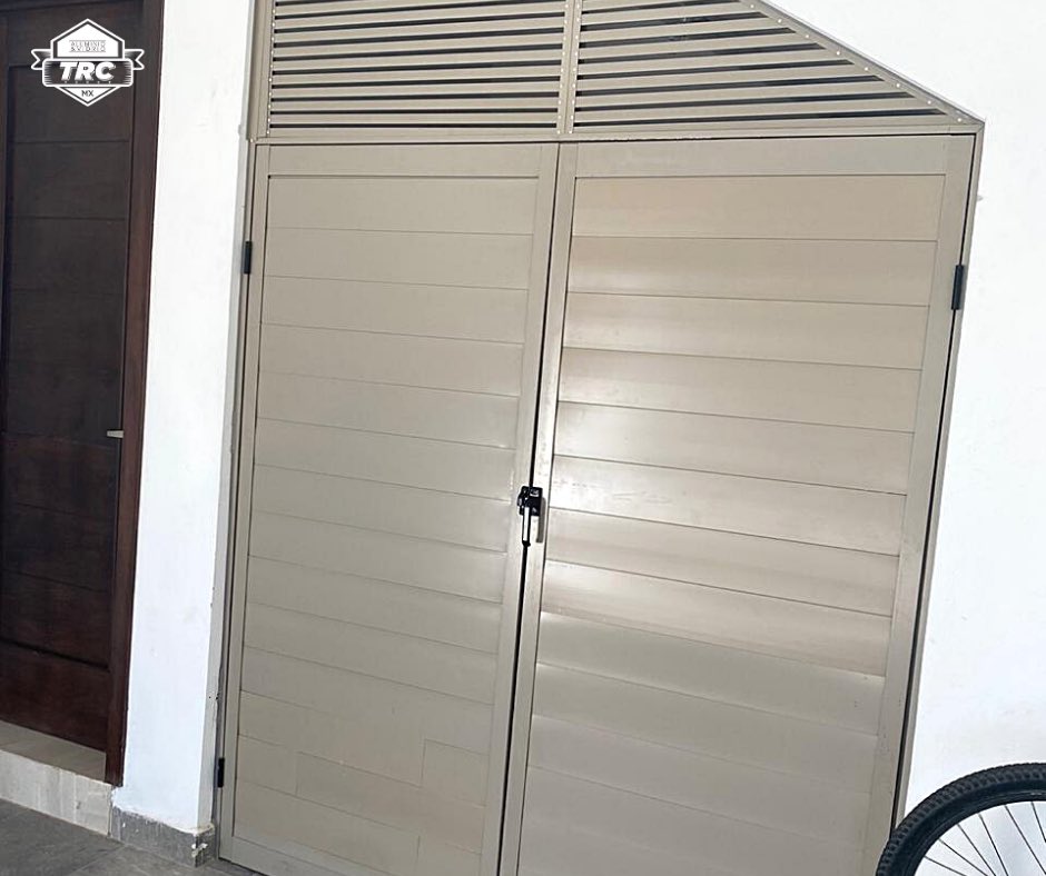 ayvtrcperez's tweet photo. El color no se agrega para hacer agradable el diseño... ¡Lo refuerza! 

#puertas #puertasbonitas #puertasmodernas #puertasdealuminio #puertasdeservicio #aluminio #trc #torreon #mexico #arquitectura #arquitecturaydiseño #diseñodeinteriores https://t.co/PmoCKxG5dA