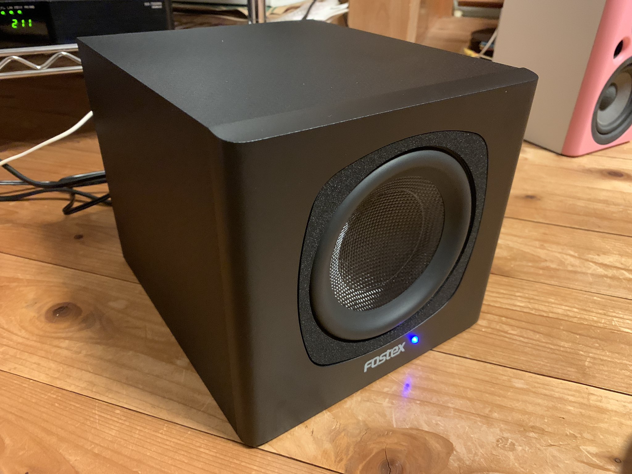 Tocha Fostexのコスパ良さそうなサブウーファー Pm Submini2を試す とりあえず適当に繋いでテレビ回したり進撃の巨人見たりしてる まぁまぁデカいので置き場所は後で考える T Co T7z3zw3bln Twitter