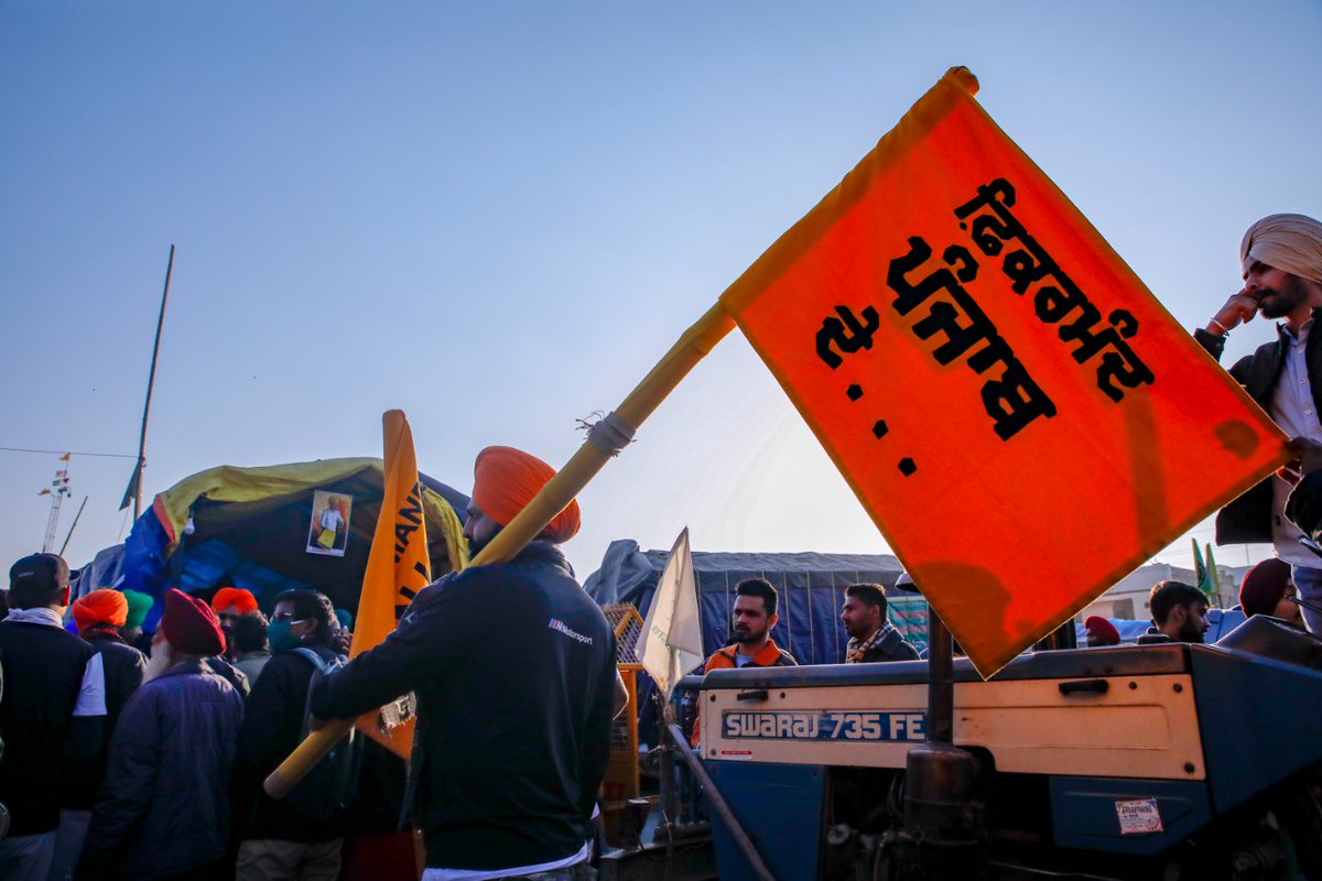 nmsfindia's tweet photo. दिनांक 20 दिसंबर को आंदोलनरत किसानों से मिलने राष्ट्रीय आंदोलन फ्रंट का एक दल सिंघु बॉर्डर पहुँचा, वहां किसानों से बातचीत कर उन्हें अपनी ओर से कृतज्ञता ज्ञापित की गयी कि वो देश के कृषि ढाँचे की रक्षा की महत्वपूर्ण लड़ाई लड़ रहे हैं। #Nationalmovementfront
#NMSF https://t.co/NUjrT5Xl6o