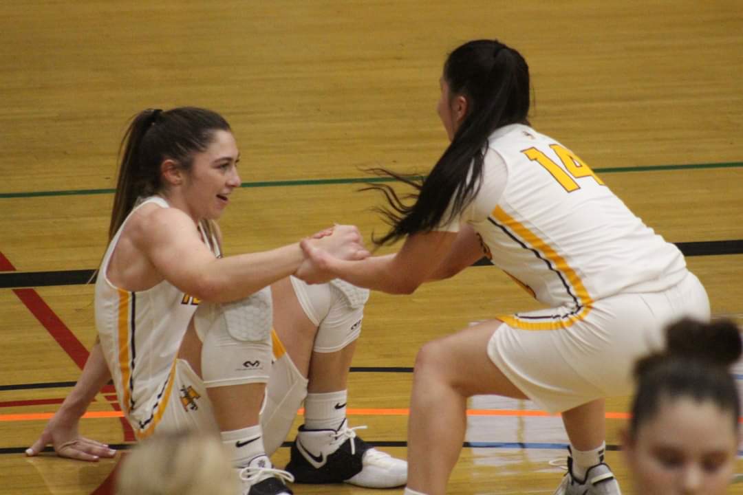 MattyK31's tweet photo. https://t.co/76lX7BF9UQ
🏀26pts/6r/3a in #All40 from #LJCD grad @parisatchley ➕ 14pts(2💰)2r in 34m via OASpartan @sydneygandy1 as the #SoCal #FabFrosh lend a hand in Idaho's 105-96 Win over Seattle U. https://t.co/0wHjei8QSr
