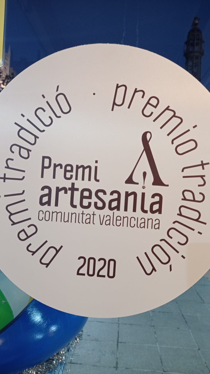 Arteval2's tweet photo. @PiroOrfebres ayer demostrando su Talento, premio Tradición Artesana 2020 del  @GVAartesania en La Muestra de oficios y técnicas de trabajo Artesano de la Feria de Artesanía de Navidad de Valencia de @Arteval2 https://t.co/0dOrWOWdr9