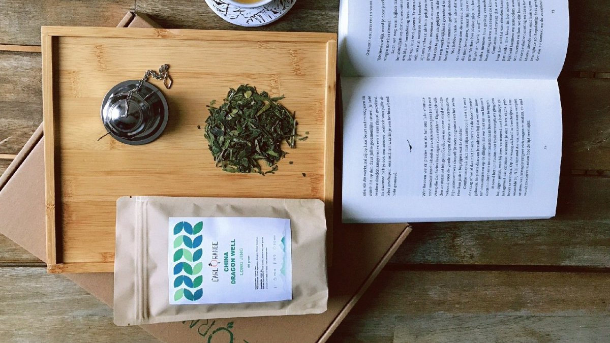 orange_earl's tweet photo. Even de Chinese filosofie ingedoken om tot rust te komen met een bijpassende Chinese #lossethee, Long Jing (Dragon Well), een groene theespecialiteit uit de Chinese regio Hangzhou en Zhejiang. ❤️
👉 https://t.co/IUNkxjorK0
#feestdagen #kerst #prettigeleesdagen https://t.co/ezyNdEb2ZA