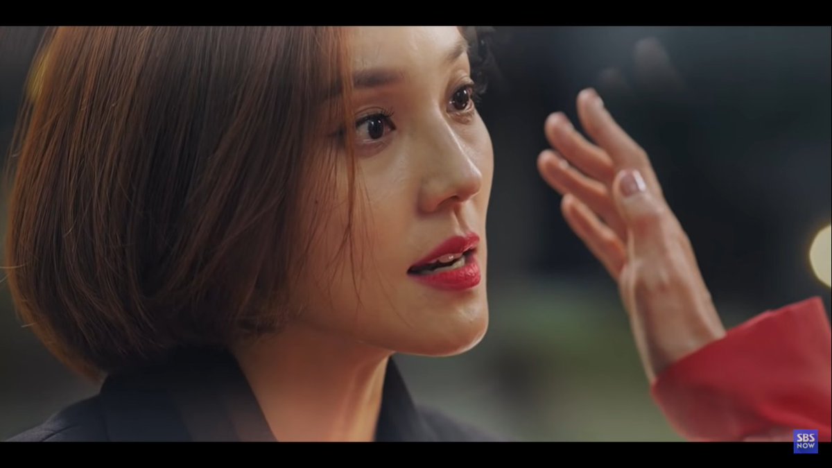 missmxng's tweet photo. Penthouse writers coming at you fast with the foreshadowing 👀👀

1. Copying Seo Jin's makeup style
2. Wearing Seo Jin's clothes 
3. To becoming the new Seo Jin??

This is not the way I saw things going to say the least 😬😩

#PenthouseEp17 #PenthouseEp18 https://t.co/ukREUmre05
