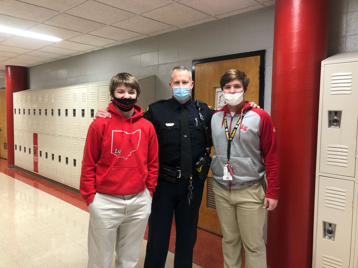 LaSallePride's tweet photo. We are proud of our students who partnered with @CincyPD - district 5 to collect and donate toys to support 1,000 families this Christmas 🎄. Yesterday they delivered gifts to Rose Garden Mission in Northern KY. Thank you, Lancers, for making spirits bright this holiday season.🙏 https://t.co/BZZ41g9Kny