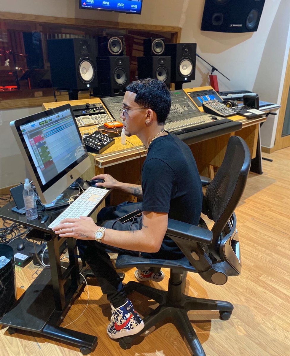 _frouzzen's tweet photo. Tu puedes comprar la movie, los views y hasta la gente pero nunca nunca el TALENTO, con eso se nace π₯ΆβοΈ #FROZENBEBE #Artista #Productor #Ingeniero #Compositor #Cantante #ElDeLosCorosFrozen https://t.co/SFsmazb4SZ