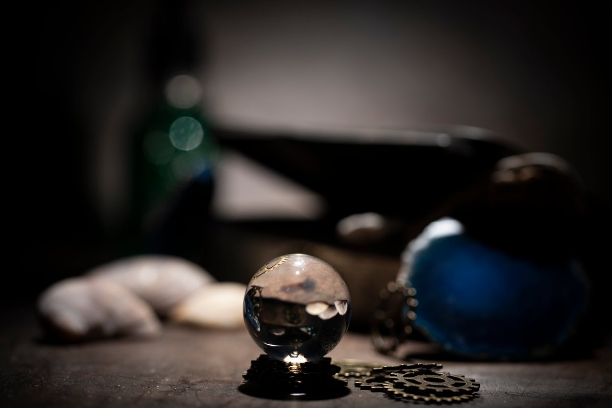 anxious_silence's tweet photo. Channelling my inner hedge-wizard. FINALLY got some space and most of my kit out of storage.
First time I've had a chance to do some still-life for months.
#stilllife #hedgewizard #photography https://t.co/X61j8qSXHX