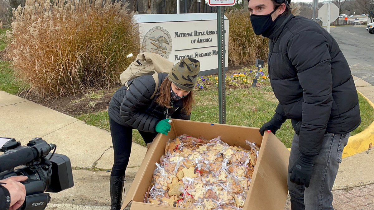 ChangeTheRef's tweet photo. @patriciapadauy completed her delivery with the help of @davidhogg111
#endgunviolence #onecookieperkid https://t.co/hzb1BCfQUd