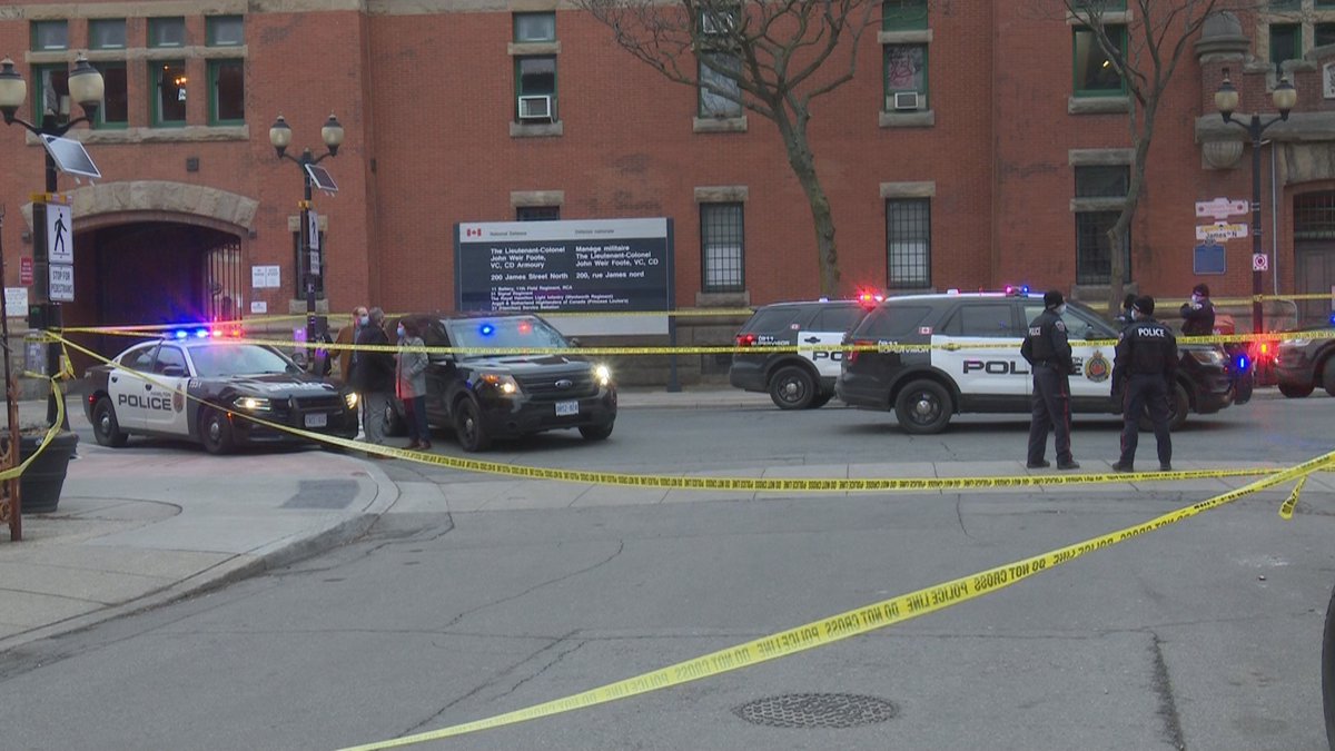 Media371's tweet photo. Three @HamiltonPolice officers stabbed while trying to subdue a suspect at James Street North and Mulberry Street in #HamOnt. Four people, including the suspect, transported to hospital by @HPS_Paramedics. Area closed for investigation. https://t.co/Io0MPd1Tv7
