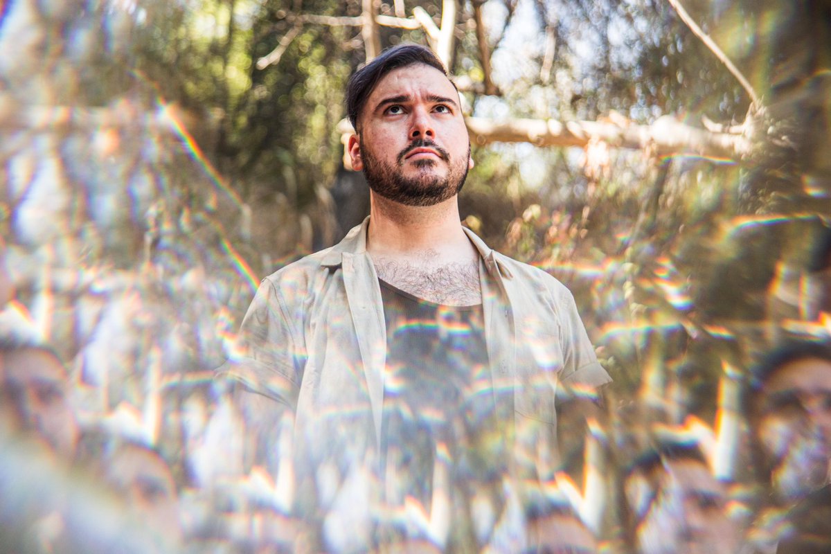 thewarmblooded's tweet photo. Meet Maxwell Cary (@MaxCaryMusic), bearded beer snob and bassist/singer for The Warm Blooded

📷 @TyamiVice https://t.co/T15zbG3ihk