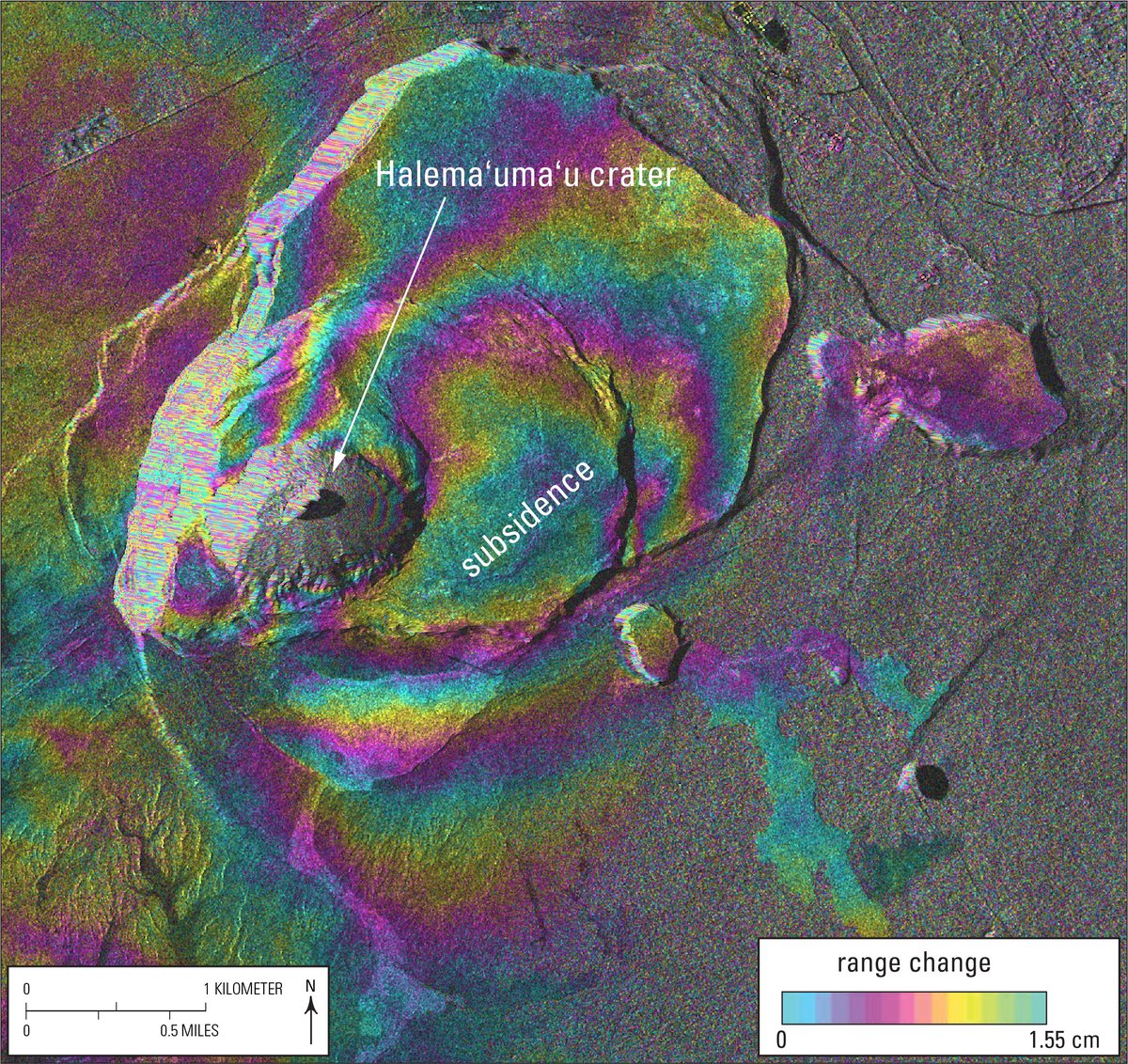 USGSVolcanoes's tweet image. Satellite radar #interferogram from @ASI_spazio COSMO-SkyMed spanning Dec 6-21 (6 pm HST). Shows ~4.5 cm deflation due to magma withdrawal from a shallow storage area. More intense deformation is near eruptive fissures in Halemaʻumaʻu crater, but cannot be resolved.

#Kilauea2020