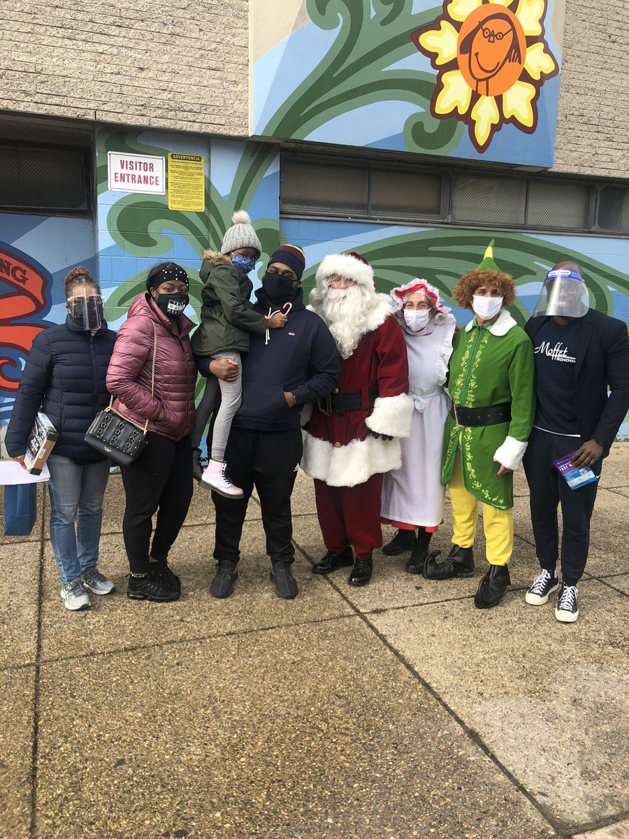 PPD26Dist's tweet photo. 26th PDAC and PTSSD sponsored 4 families and P/O Darin Friel sponsored one family all from Moffet school with complete dinners including cookies, gifts, stockings and candy canes. We also received a donation from a Fishtown neighbor Bob Everett. And our Captain even played Santa https://t.co/yfIIClT9or