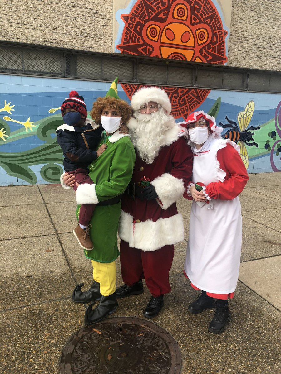 PPD26Dist's tweet photo. 26th PDAC and PTSSD sponsored 4 families and P/O Darin Friel sponsored one family all from Moffet school with complete dinners including cookies, gifts, stockings and candy canes. We also received a donation from a Fishtown neighbor Bob Everett. And our Captain even played Santa https://t.co/yfIIClT9or