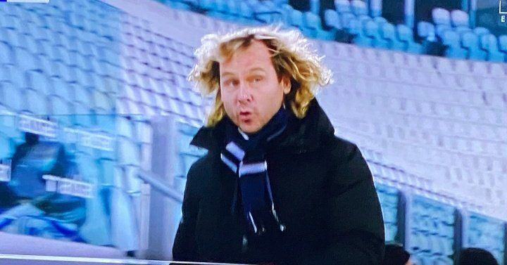 883raccontano's tweet photo. L'uomo dietro al banco della hall
Un tipo losco che di più non si può
A bassa voce si avvicina a me
"Nella stanza 106 l'attendono" https://t.co/kyOyoifp7I