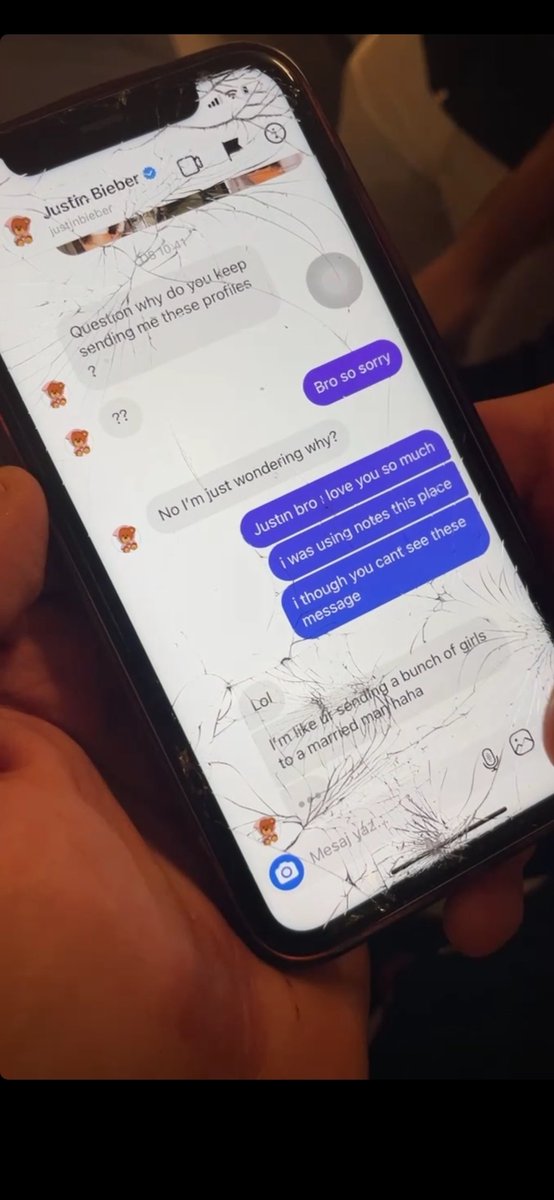 Justin Bieberın hesabına kız resimleri atmak ve bunu fark eden Justin Bieber ben evliyim demesi jfjfjfjfjfjjf