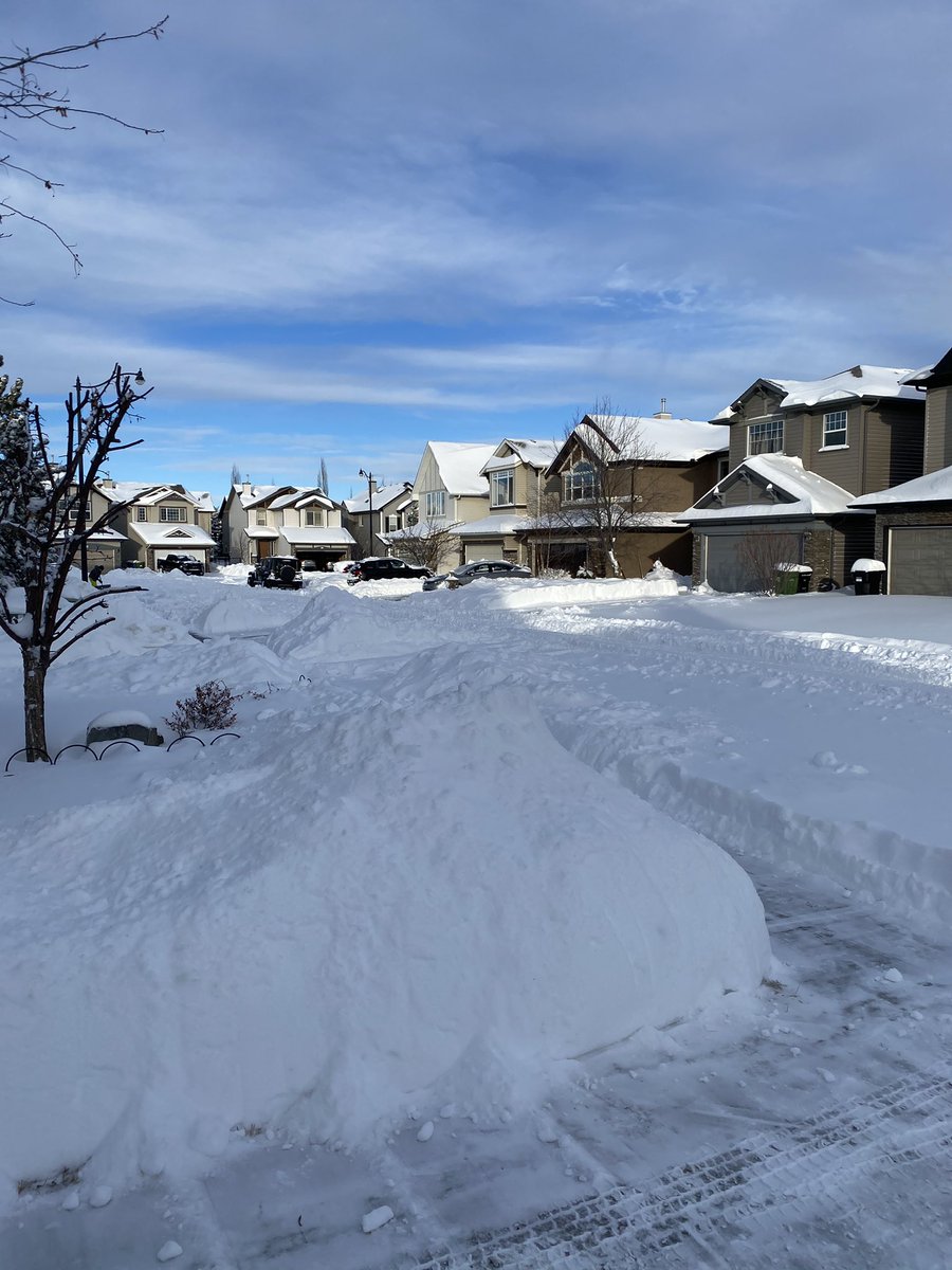 keeprunningkris's tweet photo. Post blizzard snow streak run complete! Only had to hi-step run in front of 26 houses! #greatworkout #stayedupright #run #runyyc #yyc #runstreak #day388 #runwithrivs #canadianrunner #calgaryrunner #runstreaker #runnermom https://t.co/WI2hWP9RTd