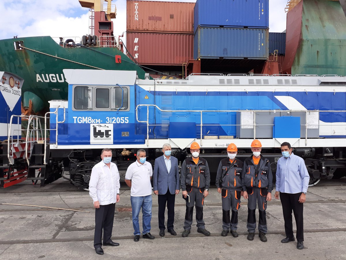 EmbRusCuba's tweet photo. 22.12 arribaron a 🇨🇺 7🚅 de🇷🇺 fabricadas por la empresa 🇷🇺 #Sinara. A la recepción de 🚅🇷🇺 asistieron el Ministro del transporte de🇨🇺 @EduardoR_Davila, el Embajador de🇷🇺 en🇨🇺 A. Guskov y el Representante Comercial de🇷🇺 en🇨🇺 A. Bogatyr https://t.co/WRMcWERE6L