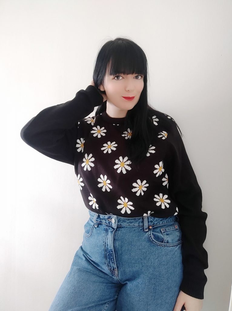 SincerelyAngiej's tweet photo. Sweater weather is certainly coming. In contrary to other parts of the world, the Netherlands has yet to see any snow. But the temperatures are dropping quickly! So, I decided to give myself an early Christmas present; This lovely sweater from Run &amp; Fly!

https://t.co/mi70ZccLBC https://t.co/6WVeLKmJjo
