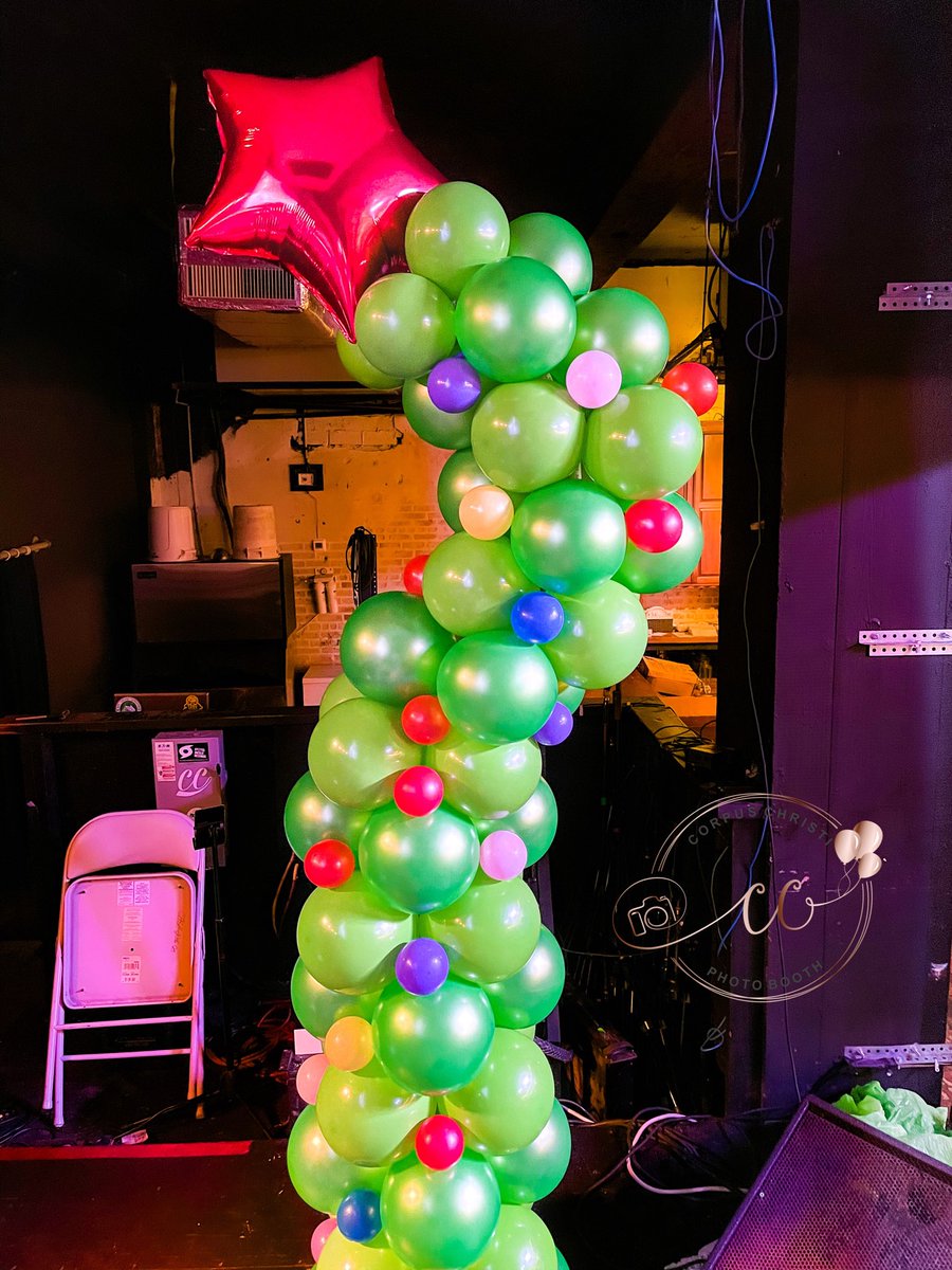 BoothCorpus's tweet image. Here is a look at a Holiday Install for 
CHICAS ⚡️ROCK: Rock N’ Xmas Showcase! 

#CorpusChristiPhotoBooth
#CorpusChristi
#Balloons 
#SupportLocal
#ChicasRock