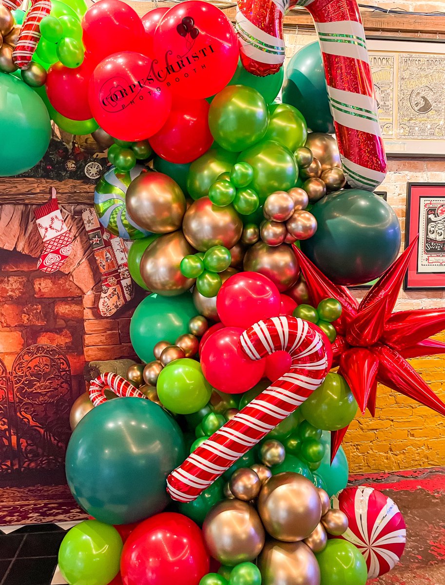 BoothCorpus's tweet image. Here is a look at a Holiday Install for 
CHICAS ⚡️ROCK: Rock N’ Xmas Showcase! 

#CorpusChristiPhotoBooth
#CorpusChristi
#Balloons 
#SupportLocal
#ChicasRock
