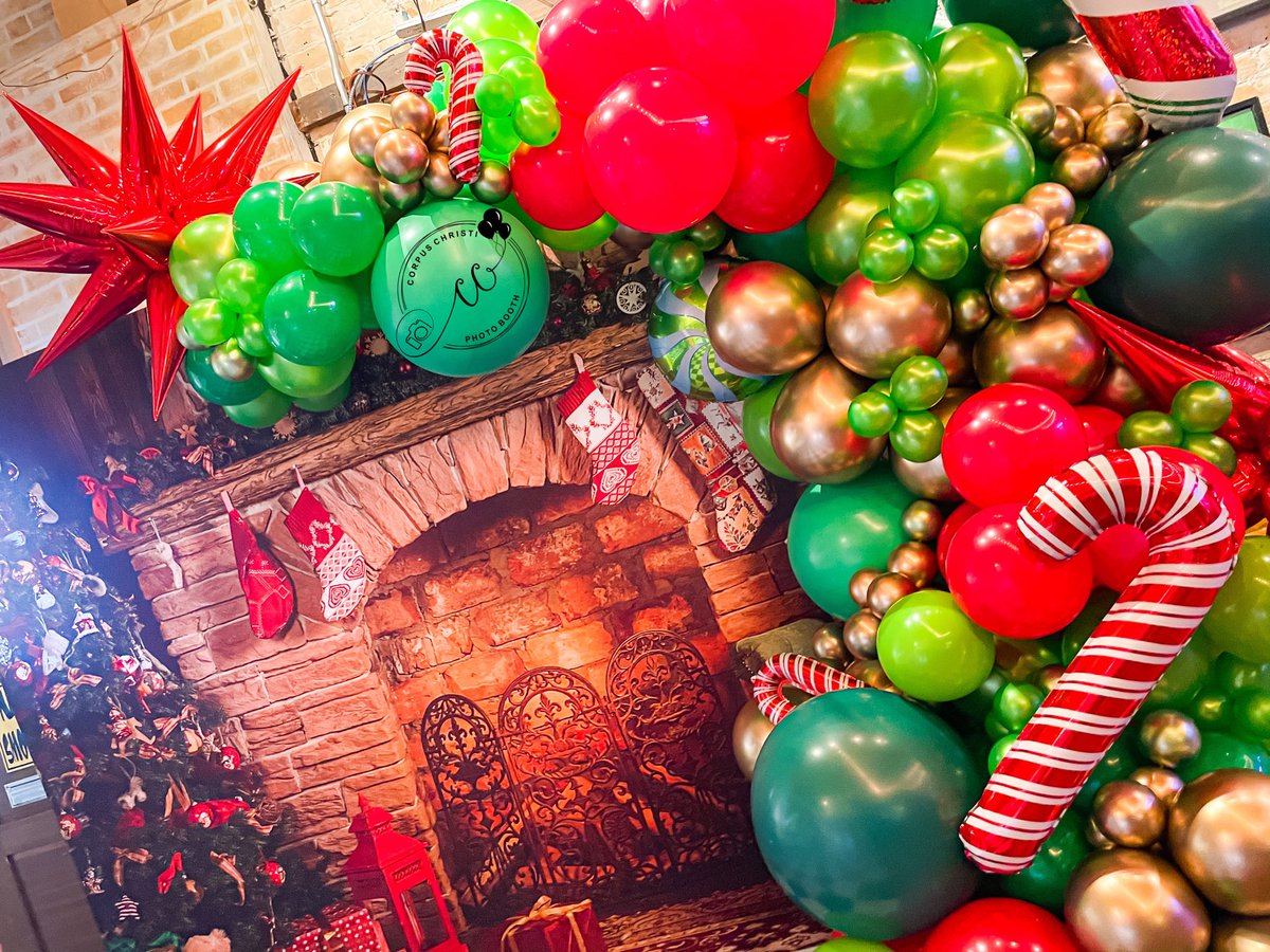 BoothCorpus's tweet image. Here is a look at a Holiday Install for 
CHICAS ⚡️ROCK: Rock N’ Xmas Showcase! 

#CorpusChristiPhotoBooth
#CorpusChristi
#Balloons 
#SupportLocal
#ChicasRock