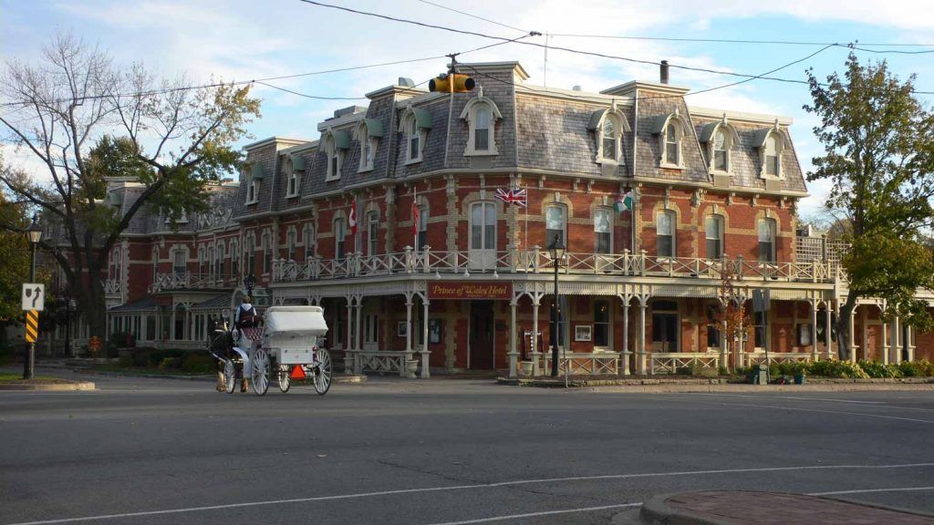 ONCultureDays's tweet photo. Most of us are staying close to home this holiday season, but there are lots of magical Ontario arts and culture destinations to explore online! Explore our latest Niagara ON Culture Guide at https://t.co/6VzgvYi462
#ONCultureDays #ONCD2020 #WheretoNext #ONCultureGuides #Niagara https://t.co/jqC5j5aOpE
