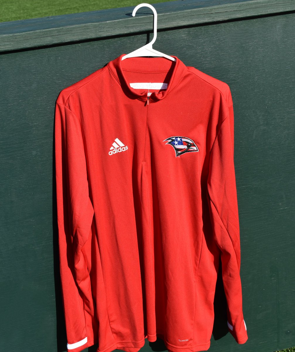 UIWBaseball's tweet photo. On the third day of the 5 days of UIW baseball 𝐻𝑜𝓁𝒾𝒹𝒶𝓎 𝒢𝒾𝓋𝑒𝒶𝓌𝒶𝓎𝓈:

Enter to win a dugout club quarter zip!

To win retweet, favorite, and comment “Go Cards” on this post! 

⚾️Goodluck and Go Cards !! ⚾️ https://t.co/CwCcQDTZSC