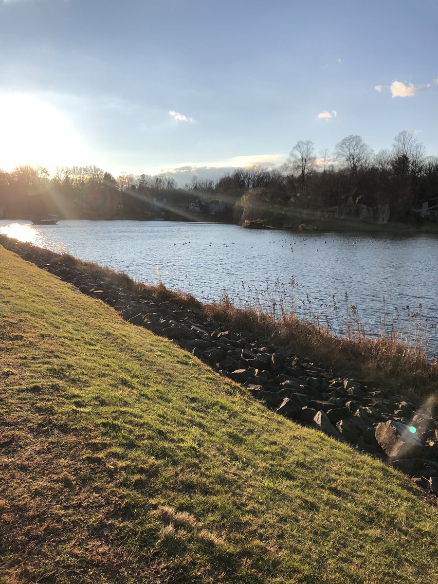 Completed a chilly <a href="/JML_MS_Official/">JM Lunsford MS</a> virtual 5k Jingle Jog (walk) by the lake this afternoon! Happy Winter Break to all! ❄️