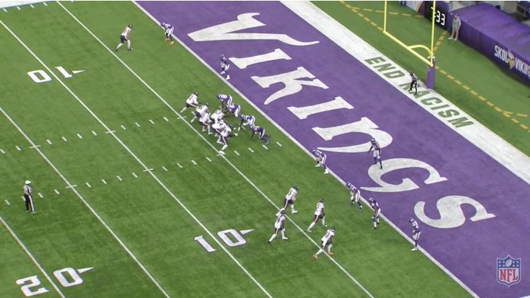 Next play. The presnap looks shows 4 receivers vs. 5 defenders and Jimmy Graham 1v1 against defender