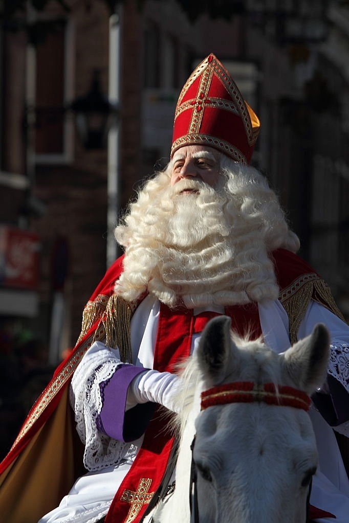The History of Santa Claus & Father Christmas — just a bit of seasonal fun :)  http://www.arthuriana.co.uk/xmas/index.htm&nbsp;