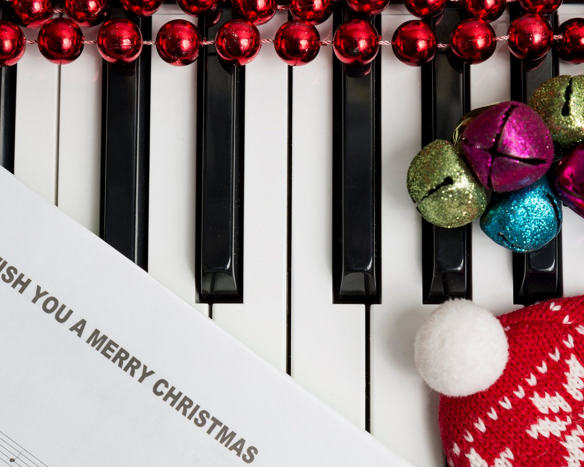 CarletonHalifax's tweet photo. The @CarletonHalifax wishes you and yours a safe and happy holiday season. Winter solstice is behind us. Days will get longer and brighter as the world turns back towards the light. We can hardly wait to share great food, fellowship & live music again!🎶#thecarleton #halifax https://t.co/3e8jIond3n