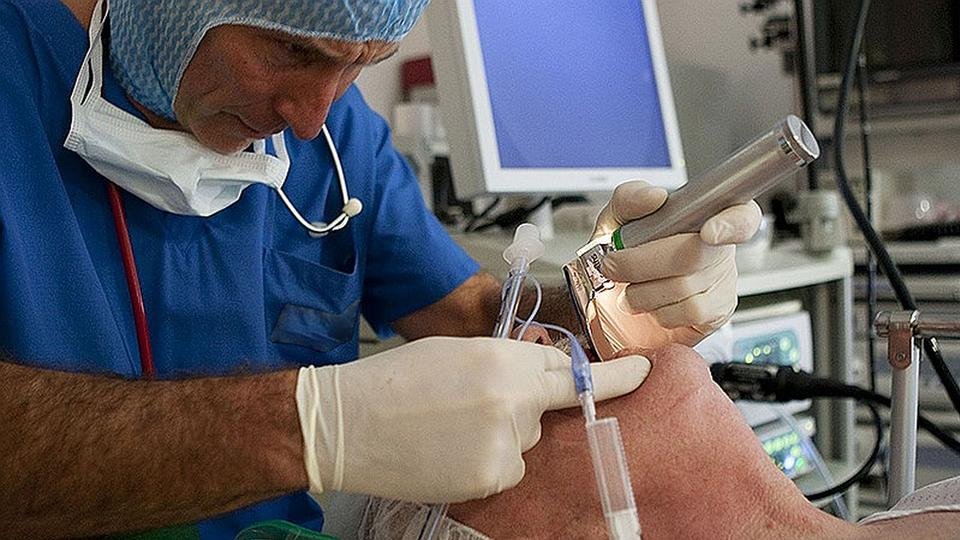 HopkinsMedNews's tweet image. Short periods of #intubation during #surgery may damage #larynx as much as longer ones, say @HopkinsMedicine researchers. @MBBrodskyPhD @icurehab @IARS_Journals @RehabHopkins  hopkinsmedicine.org/news/newsroom/…