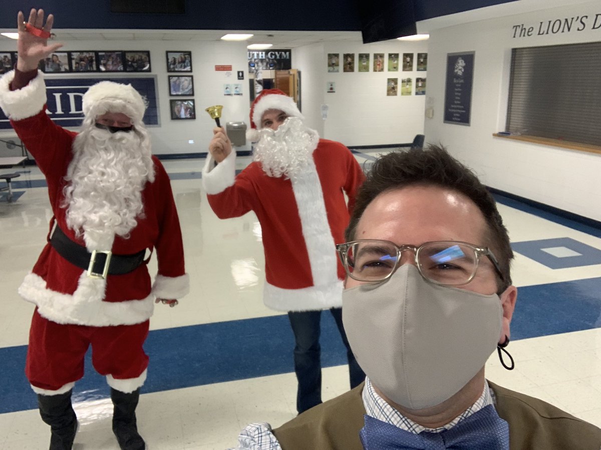 stellmja's tweet photo. Socially distanced Santa selfie!! https://t.co/4peRiQeC40
