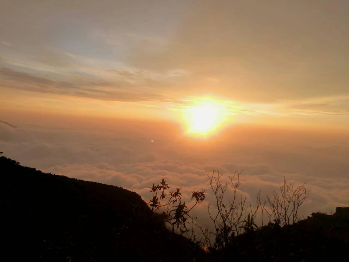 Gecaros_'s tweet photo. Ojalá pronto podamos tomar nuestras mochilas y viajar a esos paisajes y pueblitos tan hermosos de nuestro Perú.
🇵🇪
Recuerdos de la vida universitaria xd
#covidveteya
#viajera https://t.co/qJ7LDFIjFC