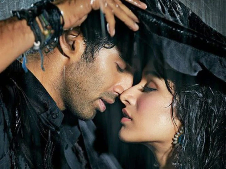 chupkarjabhai's tweet photo. Aditya roy kapoor and shraddha kapoor is hands down the best onscreen bollywood couple of this decade❤️❤️ like I was so obsessed with them.
#Shraddhakapoor #AdityaRoyKapur #EndoftheDecade https://t.co/LaF4lOhDNi