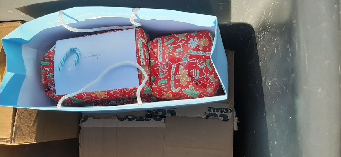 La__Maison's tweet photo. Nous remercions infiniment Michelle Cranson et Diana pour les magnifiques cadeaux qui ont été soigneusement sélectionnés et emballés pour chaque enfant résidant à La Maison. Nous sommes très reconnaissant. https://t.co/EVNVDXeC3T