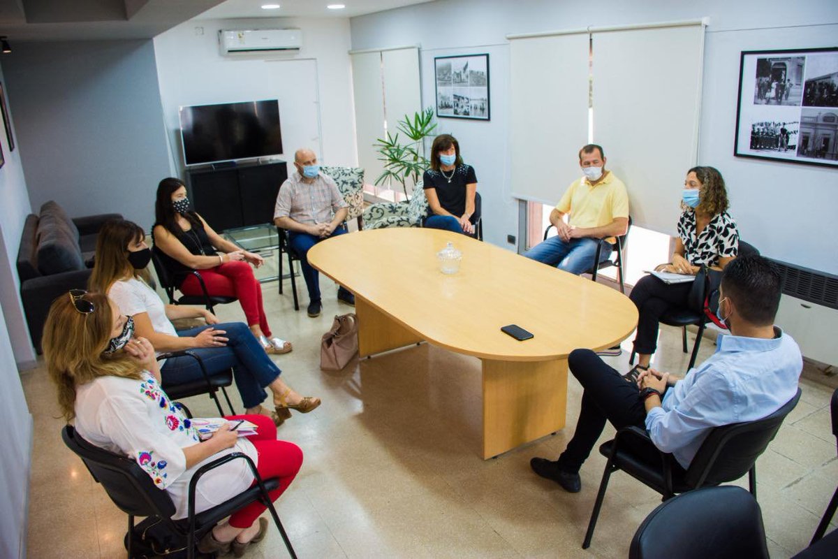 ferrermarcos's tweet photo. Nos reunimos con representantes de los Institutos de Formación docente de la ciudad: Instituto Alexis Carrel, Escuela de arte Lino Spilimbergo,  Conservatorio de música Juan José Castro,  Escuela Superior de Comercio y PITT Rio Tercero. https://t.co/qAcEh4Gl3m