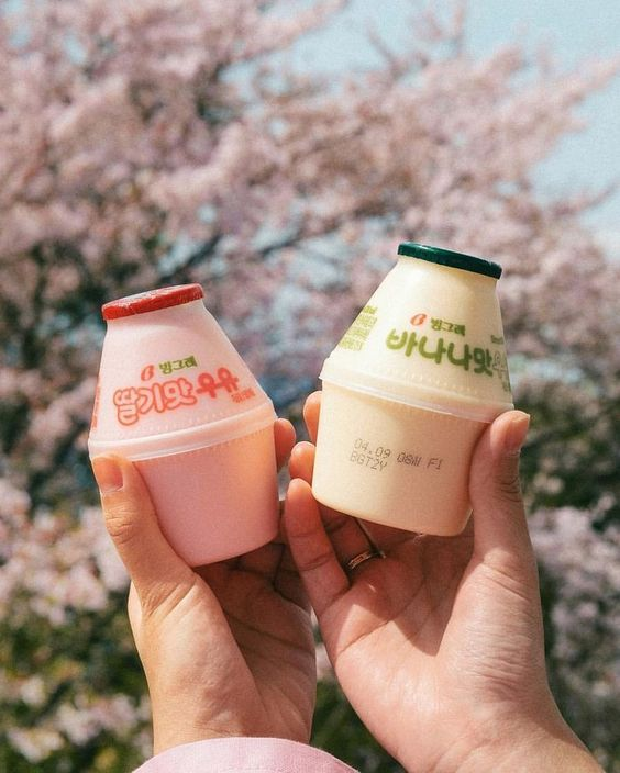 Honey_olp's tweet photo. #olpgram || Eu ja estava com saudades de andar por essas ruas e apresentei pra ele o Banana Milk <3 https://t.co/DGjKTPN7Qr