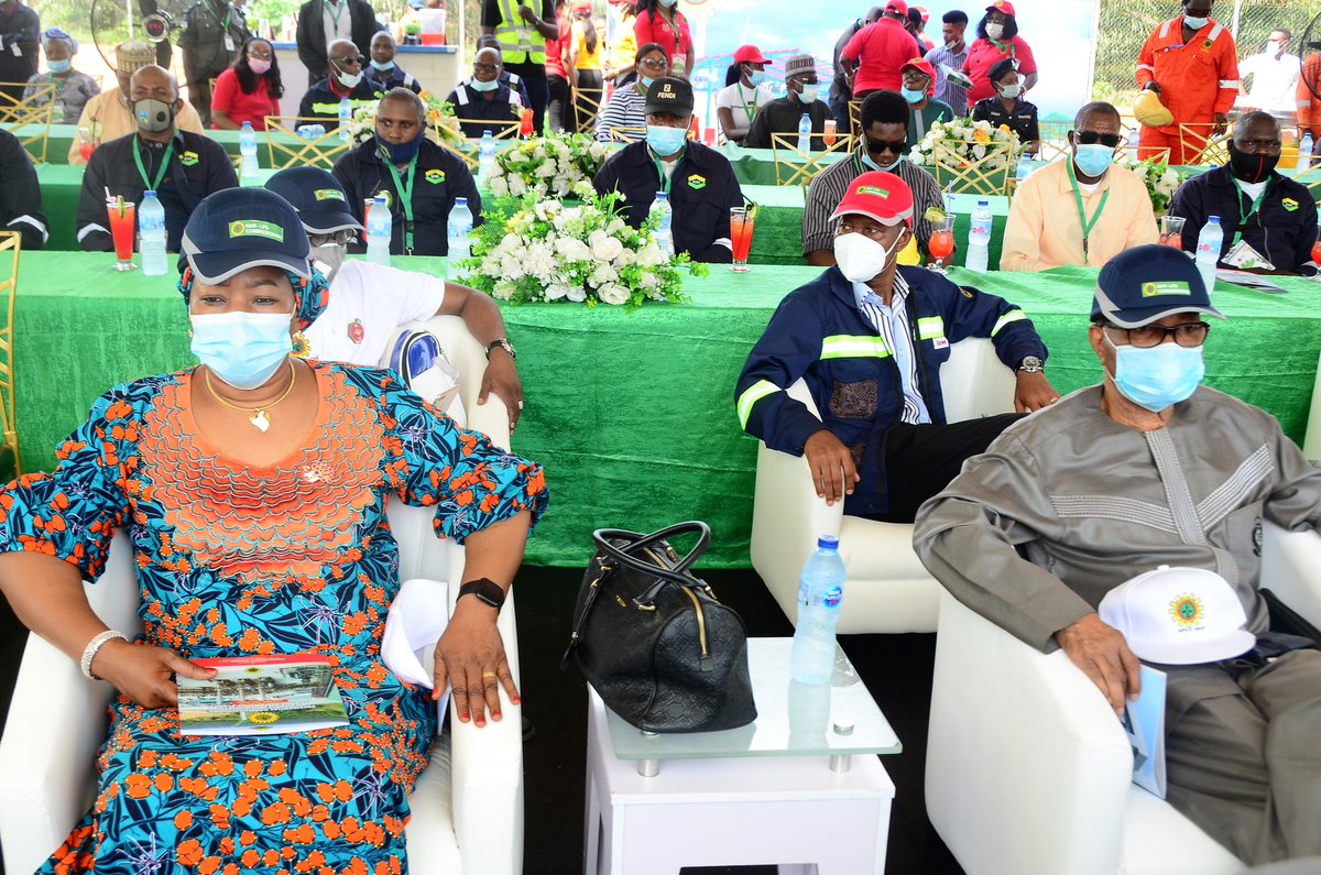 AbbaAudu_'s tweet photo. PHOTO NEWS:
Cross section of dignitaries at the Presidential commissioning of #NPDC's #IGHF and LPG Storage/Dispensing Units in #Ologbo, #Edo State, earlier today. https://t.co/y3Ie8iQ16b