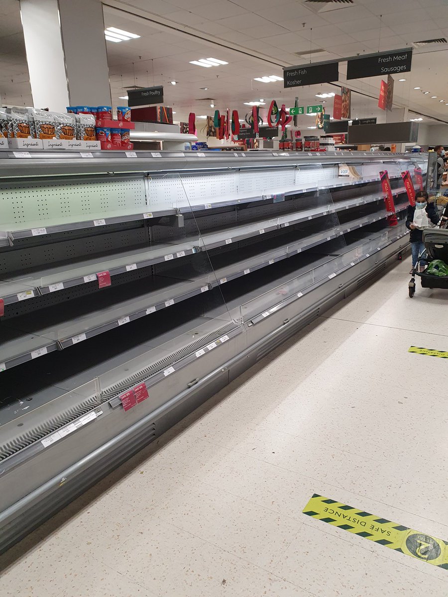 No problems with food shortages and shelves will be full of food they said. No need to panic.....This was #waitrose in canary wharf at 5pm today.