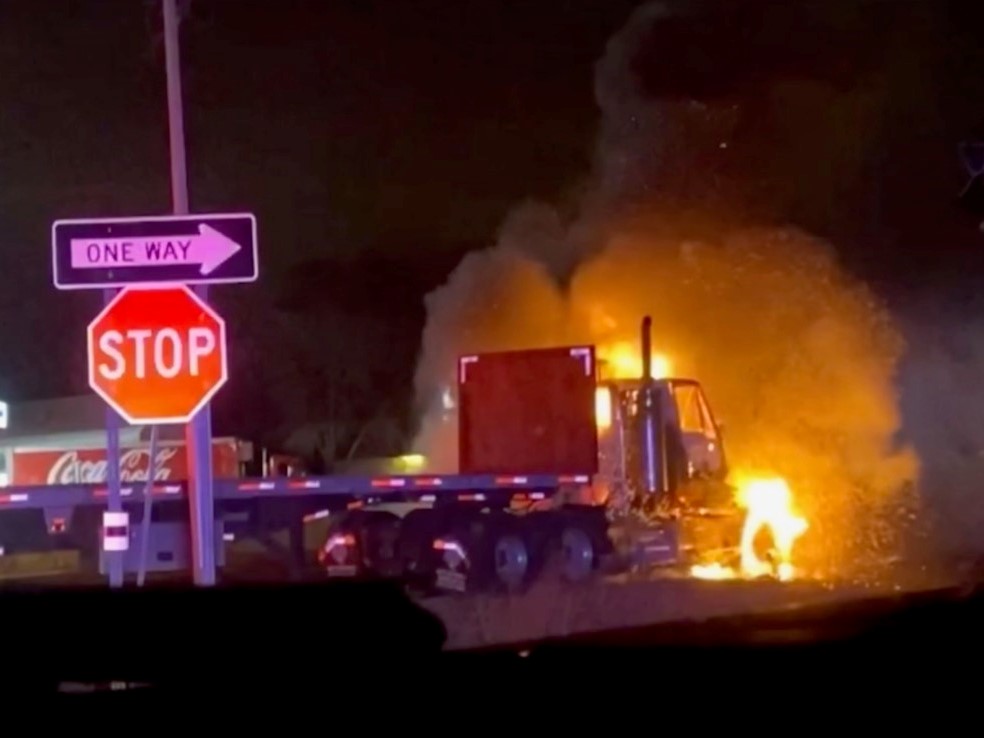MtkaFD's tweet photo. Yesterday early morning, #MtkaFD crews responded to a semi-trailer cab on fire on Highway 7. The driver was unsuccessful in putting out the fire with an extinguisher and is safe. The trailer was not damaged and the truck was able to be towed. https://t.co/xnfteSeCEv