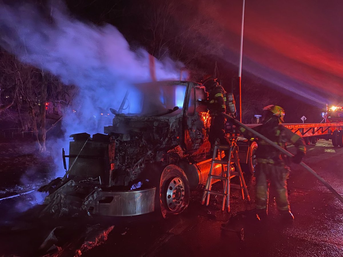 MtkaFD's tweet photo. Yesterday early morning, #MtkaFD crews responded to a semi-trailer cab on fire on Highway 7. The driver was unsuccessful in putting out the fire with an extinguisher and is safe. The trailer was not damaged and the truck was able to be towed. https://t.co/xnfteSeCEv