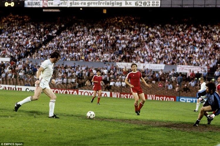 fussballgeekz's tweet photo. That Peter Withe moment...@HolteendHorizon @HolteEnders1874 @AVFCOfficial @Astonvillaandy @astonvilla @AstonVillaFC @Astonvillalife @AETshirts @astonvillafr @AstonVillaMail @astonvilla_view #AstonVilla @AstonVillaFans @AstonVillaFans_ @AstonVilla_USA @villafanscentre @AVFCArabia https://t.co/BhVndhSjca