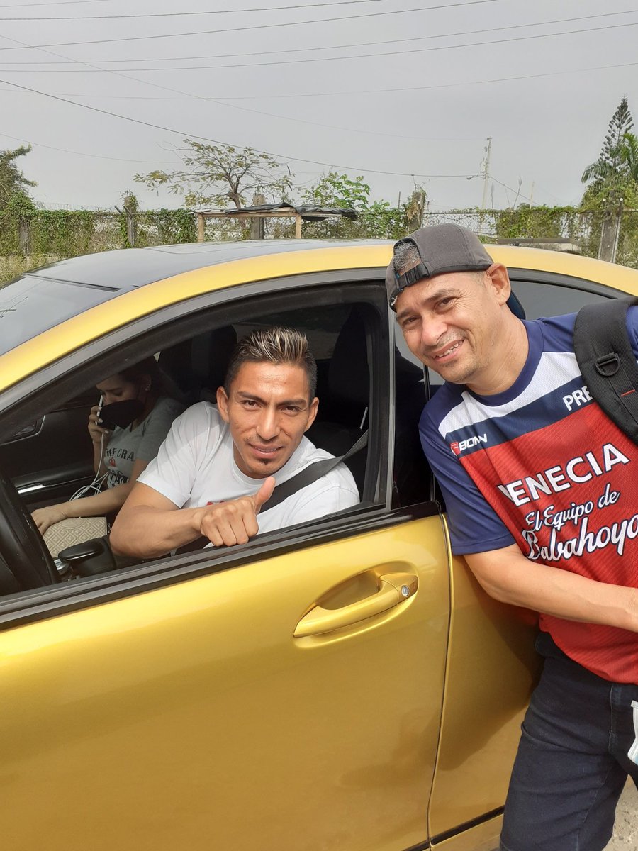 Alsportsec's tweet photo. Con el Ángel del gol en el polideportivo de los samanes,gusto saludarle a este gran jugador ñ, mejor persona,notan la camiseta del Venecia,regalo que me diera Erick Westerberg @C6Television . https://t.co/4T7B1Gn5lD