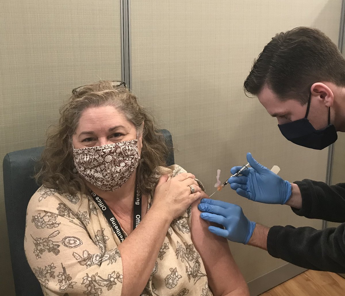ummcsurgery's tweet photo. We’re beyond proud of our institution where in less than one week all faculty, residents, staff, & students were given the opportunity to #sleeveup for the #CovidVaccine! We’re so glad our Surgery Administrative Staff are vaccinated, we’d be lost without y’all! https://t.co/Pz6XdXG8Op