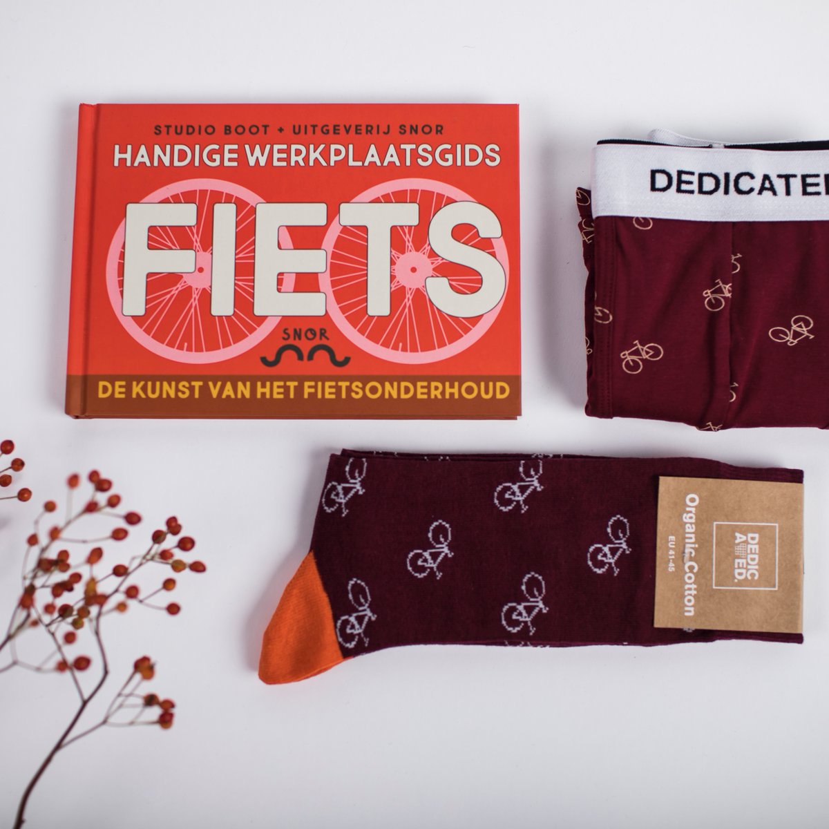 Do you know someone who loves cycling? We have some nice gift ideas for him or her! supergoods.be/collections/gi…