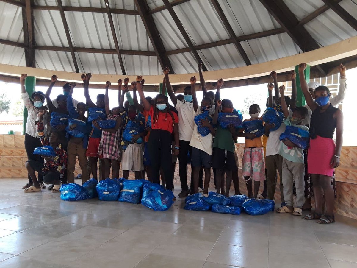 aiesecintogo's tweet photo. Cérémonie de remise de #dons à l'#Orphelinat Foyer Pierre du Pauvre, cet après-midi, par la Cellule locale de @aiesecintogo , AIESEC Université de Kara: Un cadeau = un sourire
#UnCadeauUnSourire #EB_BOUNDLESS #AIESEC_KARA #AIESECinTogo https://t.co/u9EZlIFFqz