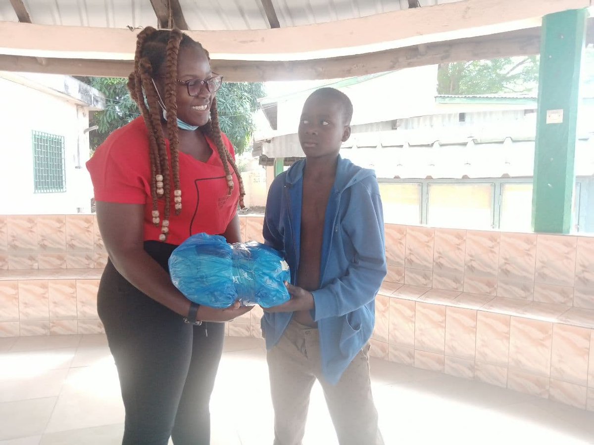 aiesecintogo's tweet photo. Cérémonie de remise de #dons à l'#Orphelinat Foyer Pierre du Pauvre, cet après-midi, par la Cellule locale de @aiesecintogo , AIESEC Université de Kara: Un cadeau = un sourire
#UnCadeauUnSourire #EB_BOUNDLESS #AIESEC_KARA #AIESECinTogo https://t.co/u9EZlIFFqz