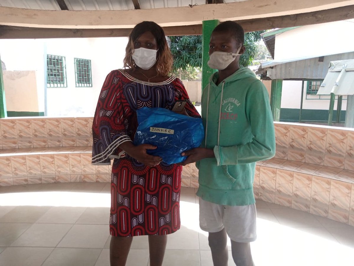 aiesecintogo's tweet photo. Cérémonie de remise de #dons à l'#Orphelinat Foyer Pierre du Pauvre, cet après-midi, par la Cellule locale de @aiesecintogo , AIESEC Université de Kara: Un cadeau = un sourire
#UnCadeauUnSourire #EB_BOUNDLESS #AIESEC_KARA #AIESECinTogo https://t.co/u9EZlIFFqz