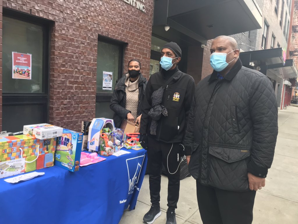 moikgantsi's tweet photo. Assemblyman Al Taylor and HCCI President &amp; CEO Dr. Malcolm A. Punter at HCCI’S Community Toy Giveaway, now til 3PM at 256 W. 153rd Street, NYC 10039. https://t.co/YiUH9UMDkk